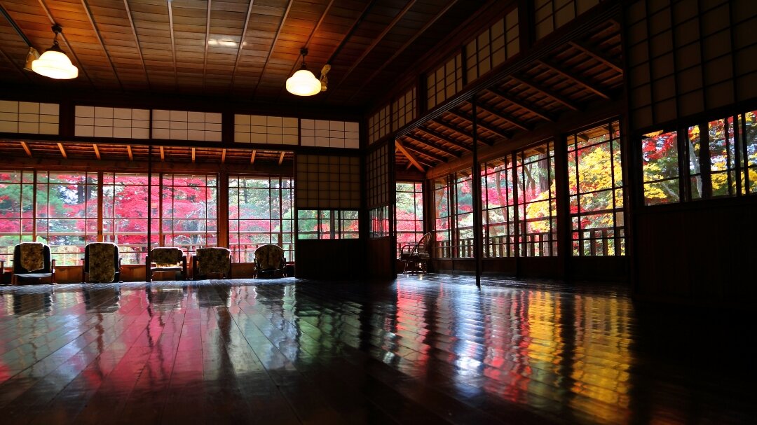 秋深まる八幡平で紅葉と秘湯を満喫