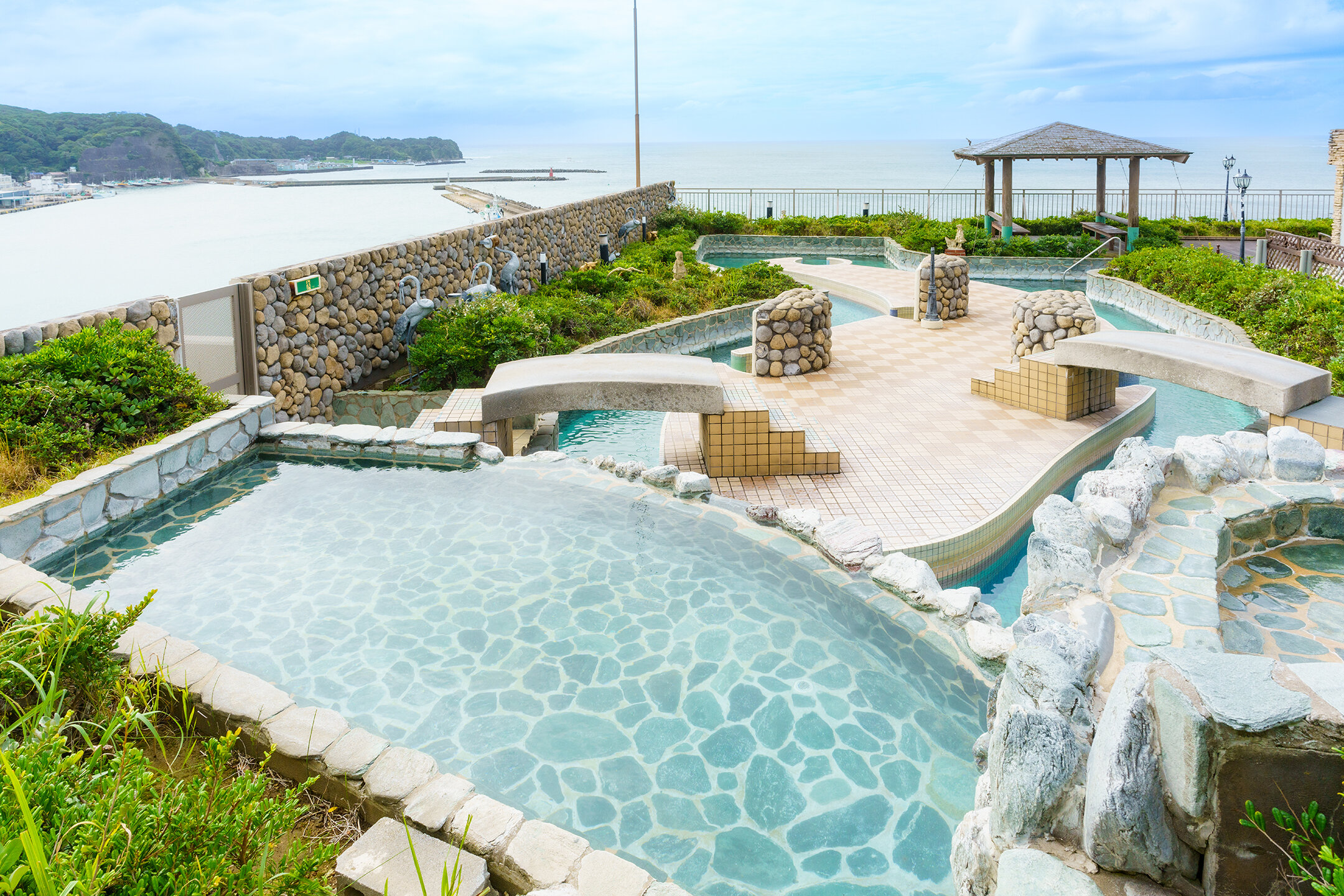 海の絶景に温泉、ご当地グルメを堪能！勝浦で涼を感じる家族旅